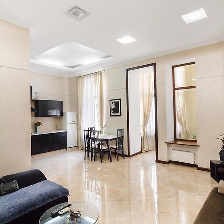 Downtown Prestige Apartment Одесса Экстерьер фото