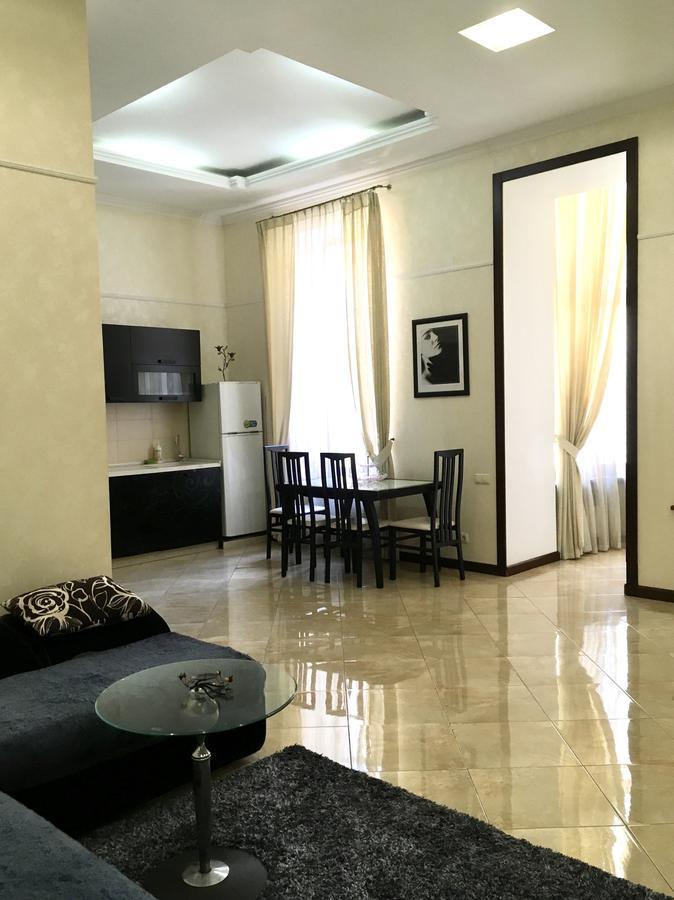 Downtown Prestige Apartment Одесса Экстерьер фото