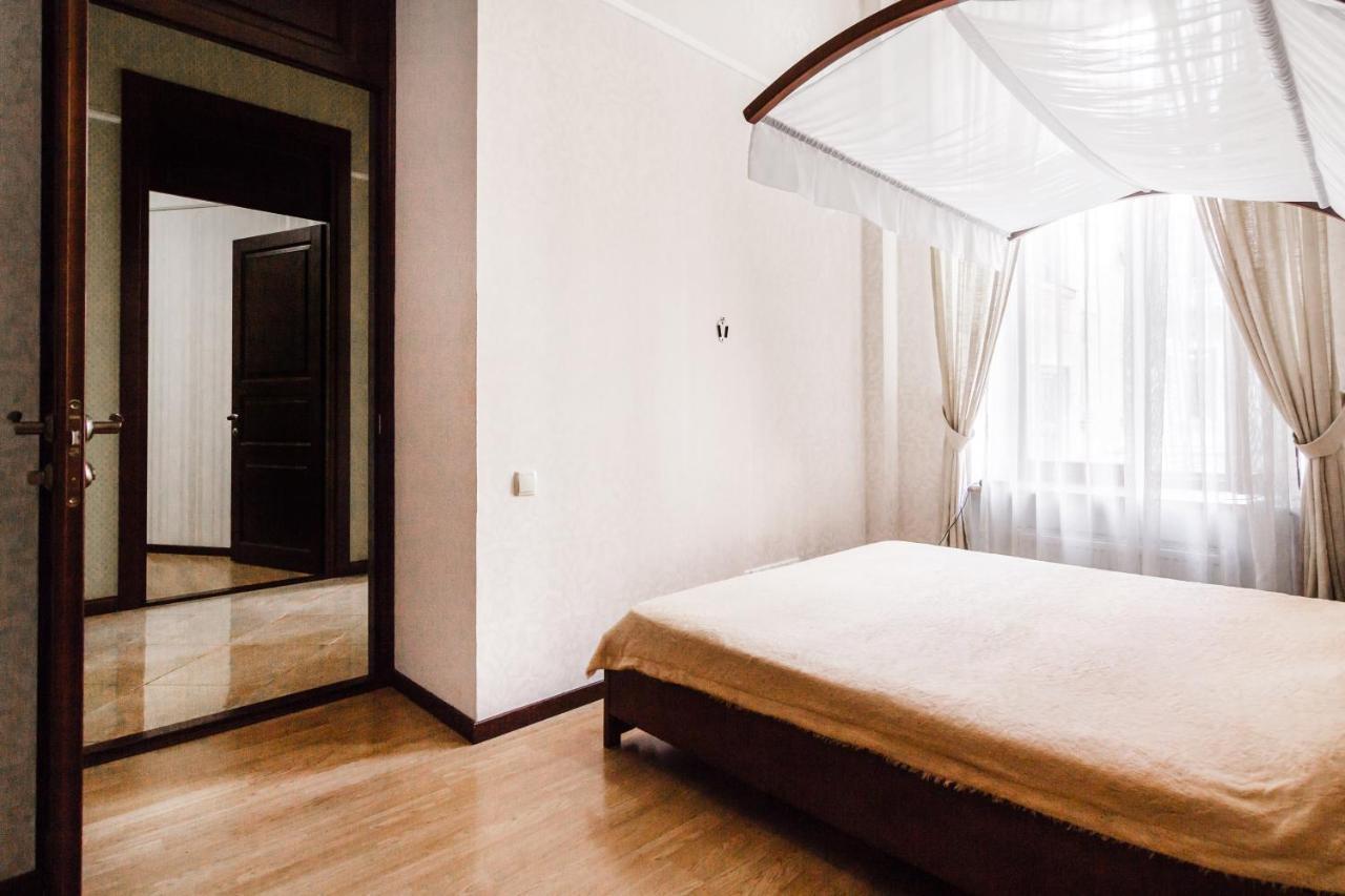 Downtown Prestige Apartment Одесса Экстерьер фото
