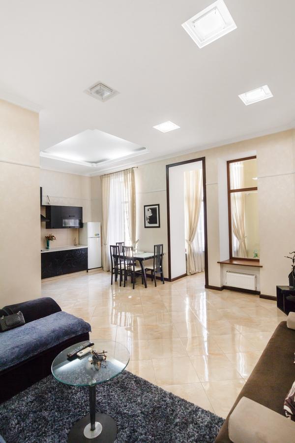 Downtown Prestige Apartment Одесса Экстерьер фото